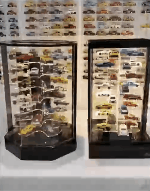 Rotating display stand accommodates 32/42 miniature models in 1:64 scale - Features lighting and motor